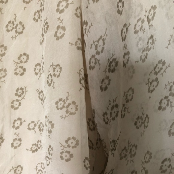 Italian silk romantic blouse - Picture 6 of 6